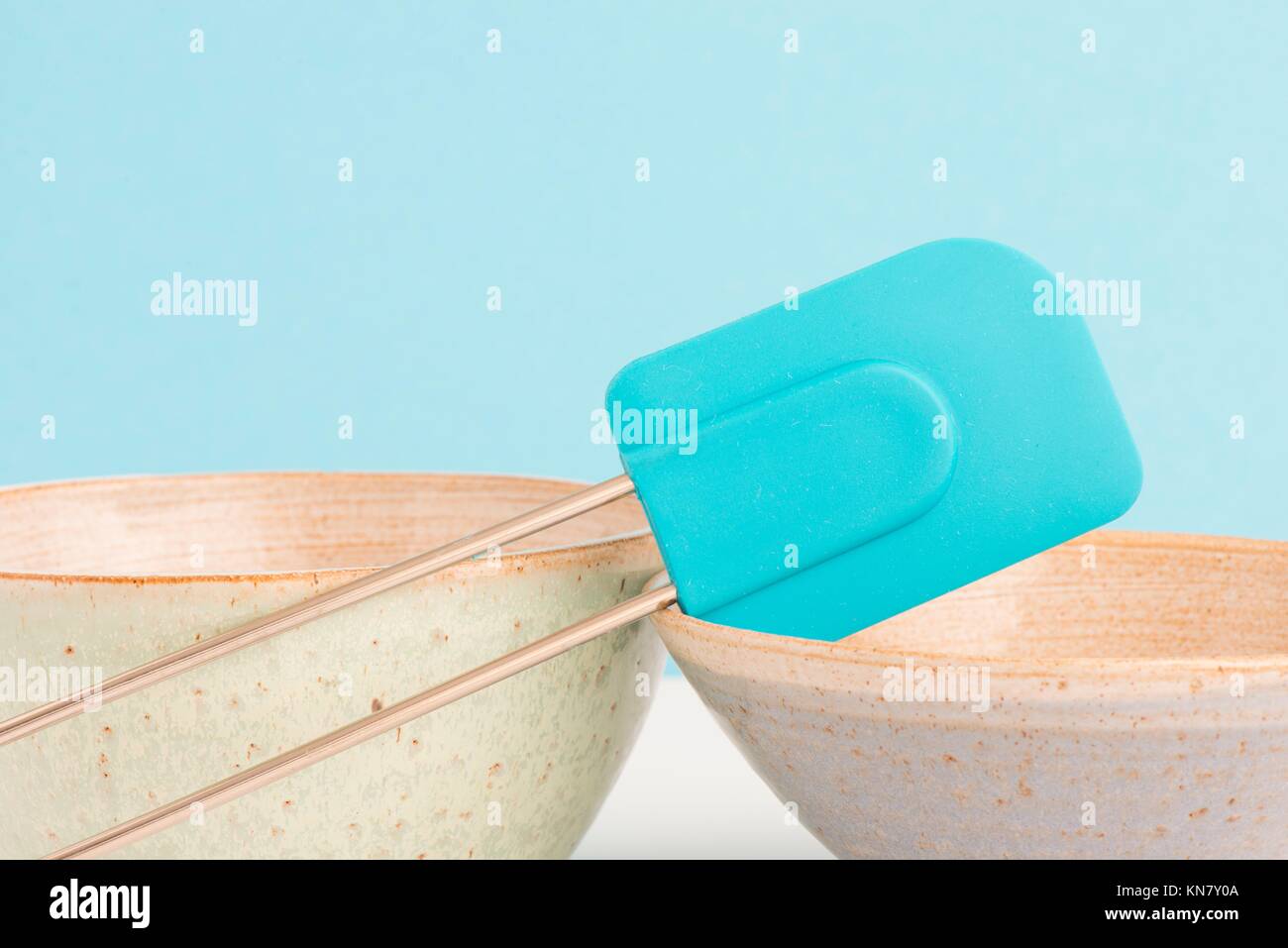 https://c8.alamy.com/comp/KN7Y0A/kitchen-bowl-and-dough-scraper-on-table-concept-of-baking-cooking-KN7Y0A.jpg
