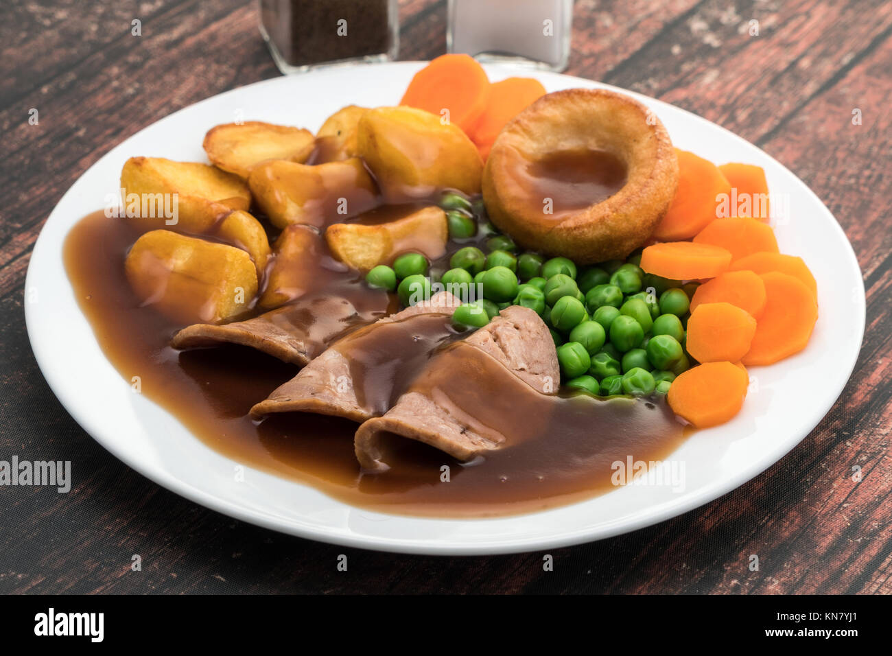 Roast lamb dinner hi-res stock photography and images - Alamy