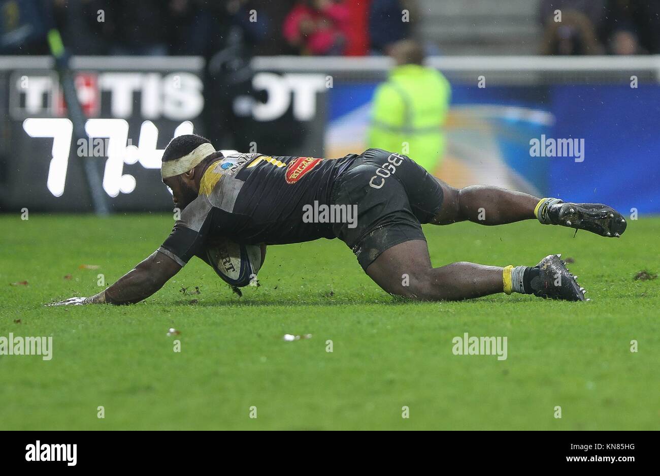 La Rochelle, France. 10th Dec, 2017. Essai Levani Botia (La Rochelle ) during the European Rugby Champions Cup, Pool 1, Rugby Union match between La Rochelle and Wasps on December 10, 2017 at Marcel Deflandre stadium in La Rochelle, France - Photo Laurent Lairys/DPPI Credit: Laurent Lairys/Agence Locevaphotos/Alamy Live News Stock Photo