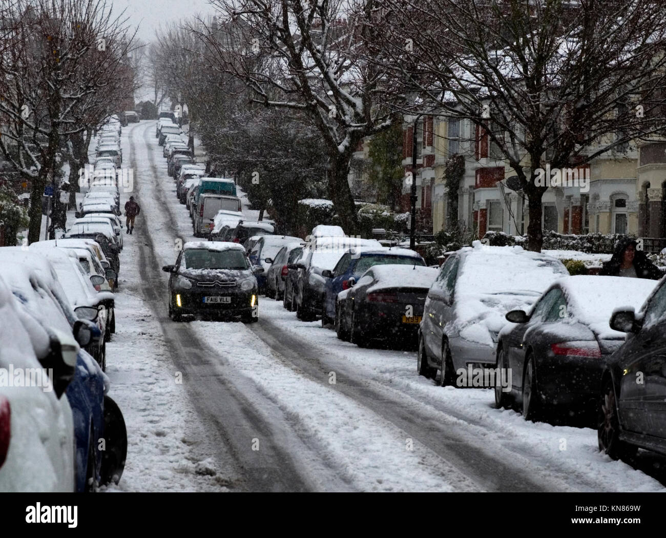 London, UK. 10th Dec, 2017. Snow covers vehicles, pavements and roads in the Holloway district of north London, Britain December 10, 2017 Credit: John Voos/TSL/Alamy Live News Stock Photo