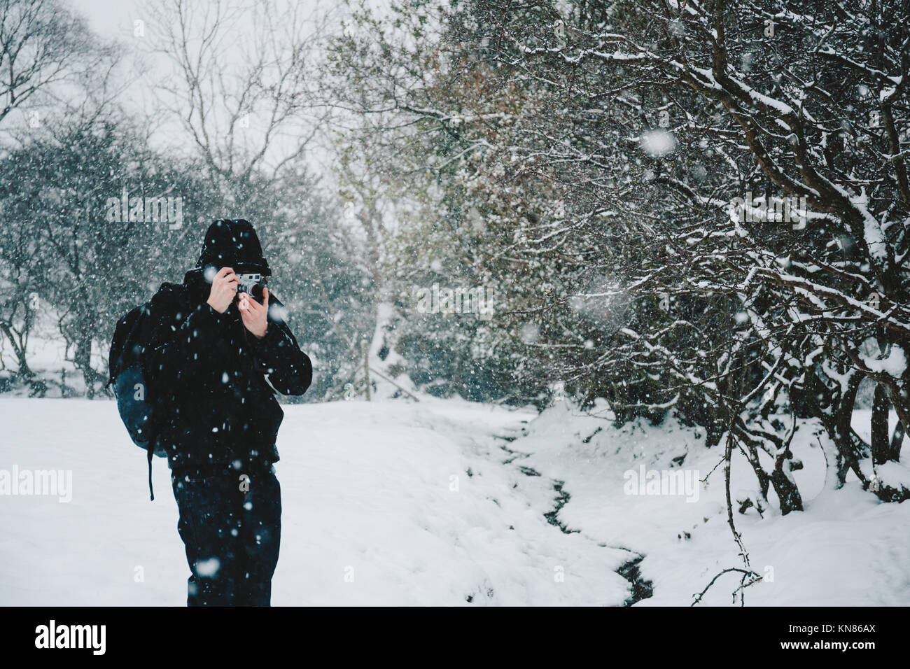 A photographer in the snow. Peak District, Edale, England. 9th December, 2017. Severe weather conditions. Snow in the Peak District, Edale, England. Credit: Cristina Pedreira/Alamy Live News Stock Photo