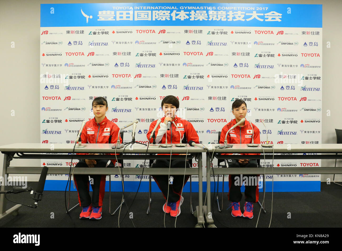 Sky Hall Toyota, Aichi, Japan. 10th Dec, 2017. (L to R) Aiko Sugihara ...