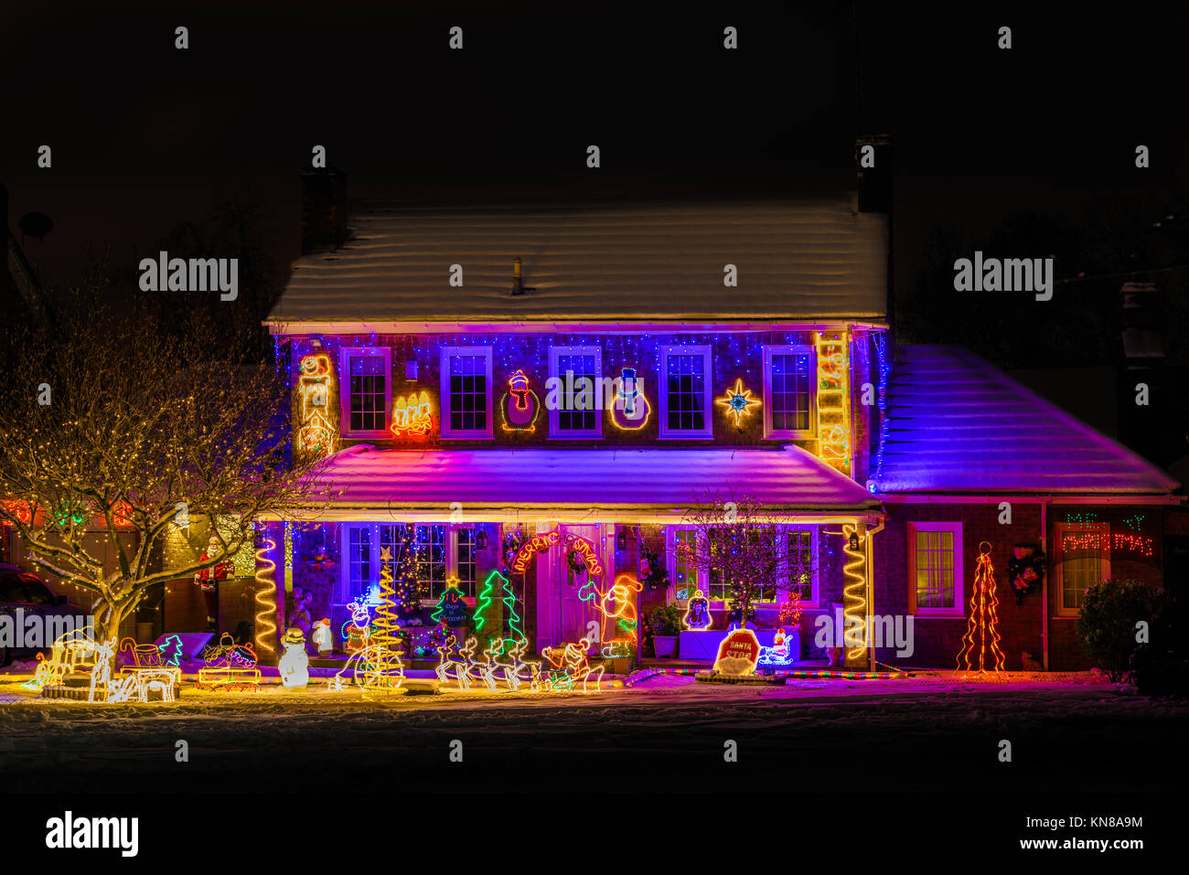 Corby, UK. 10th Dec, 2017. UK Weather. Christmas decorations on the