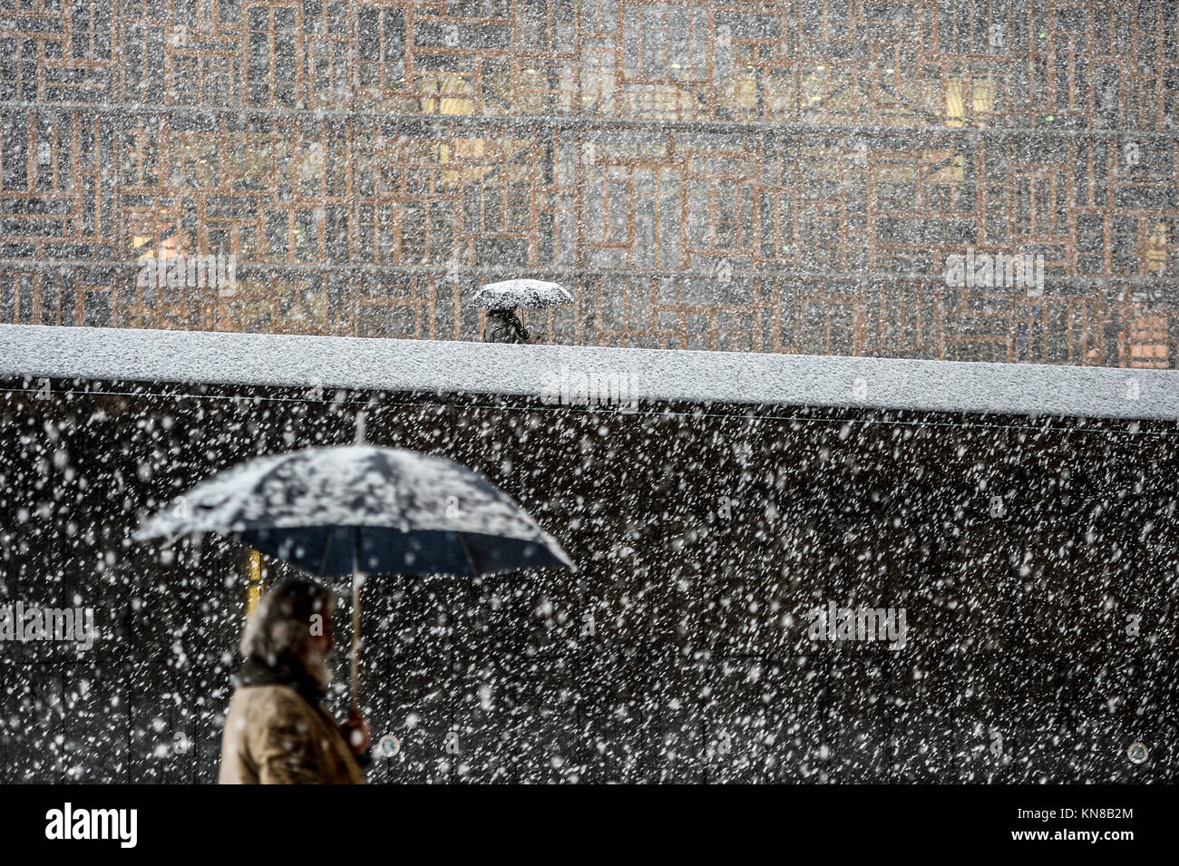 Brussels, Belgium. 11th Dec, 2017. Heavy snow in European Union ...