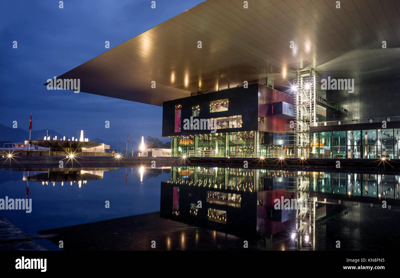 Illuminated fountain and KKL (culture and congress centre of Lucerne) at  Europaplatz in the evening, Architect Jean Nouvel, Lucerne, Canton of  Lucerne Stock Photo - Alamy