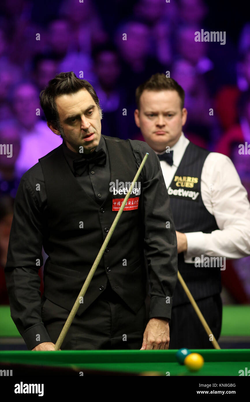 Ronnie O'Sullivan and Shaun Murphy at the table during day thirteen of