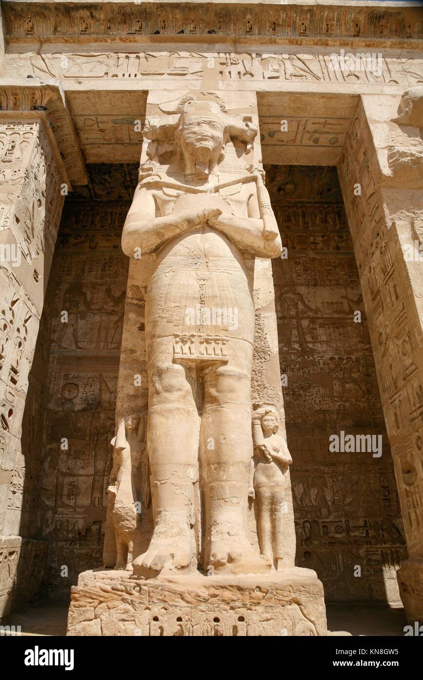 Egypt Ruler Rameses Iii Statue Egypt Pharaoh Egyptian Statue High Resolution Stock Photography and ...