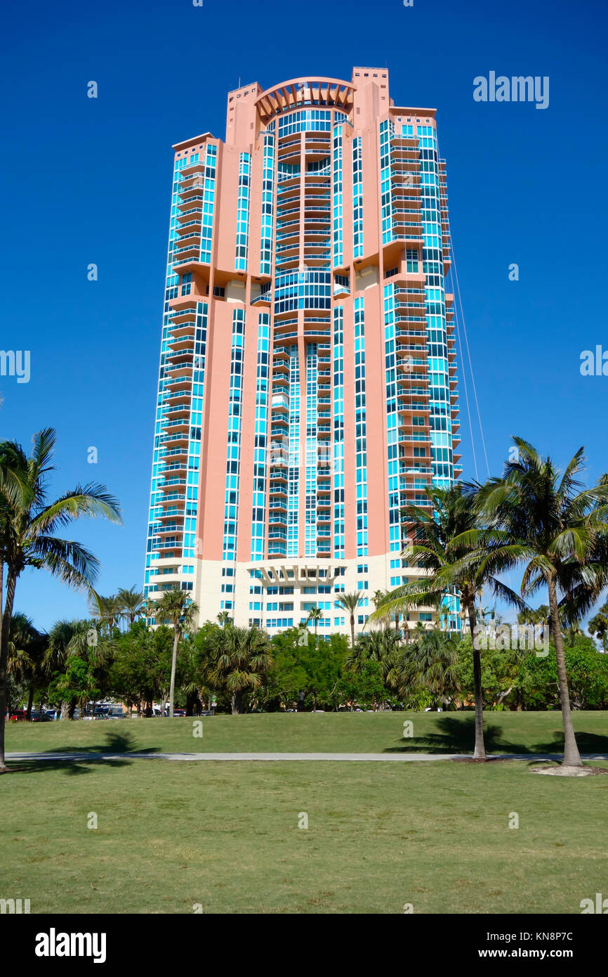 Large Apartment Buildings and Miami Condos near South Pointe Park