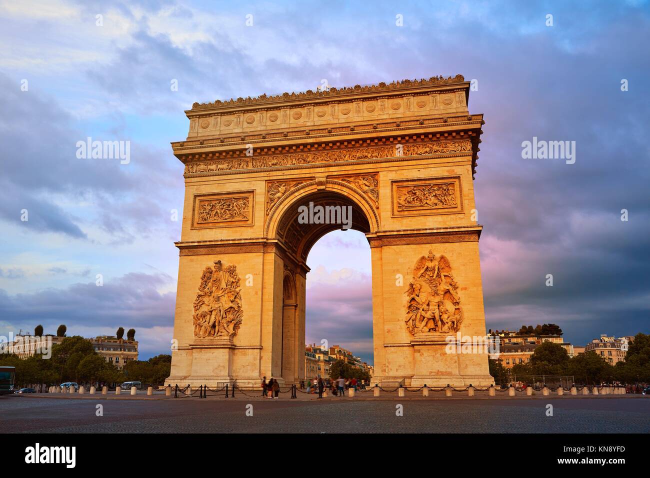 Arc De Triomphe Roumanie Vs France Traffic France High Resolution Stock Photography and Images - Alamy