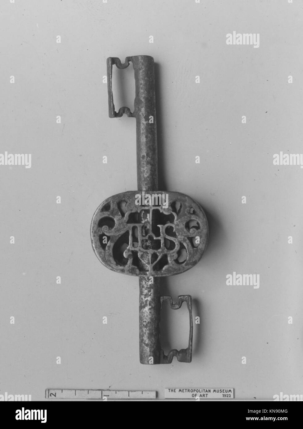 Duplex key MET 49801 188529 possibly German, Duplex key, late 17th century, Steel, L. 5 3/4 in. (14.6 cm). The Metropolitan Museum of Art, New York. Gift of Henry Victor Burgy, 1901 (01.23.154) Stock Photo