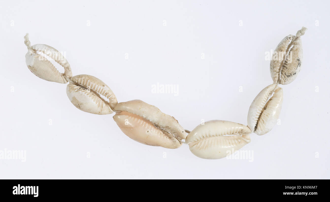 Hepy String Of Cowrie Shells Met 34 1 142 546445 Stock Photo Alamy Hepy String Of Cowrie Shells Met 34 1 142 546445 Stock Photo Alamy