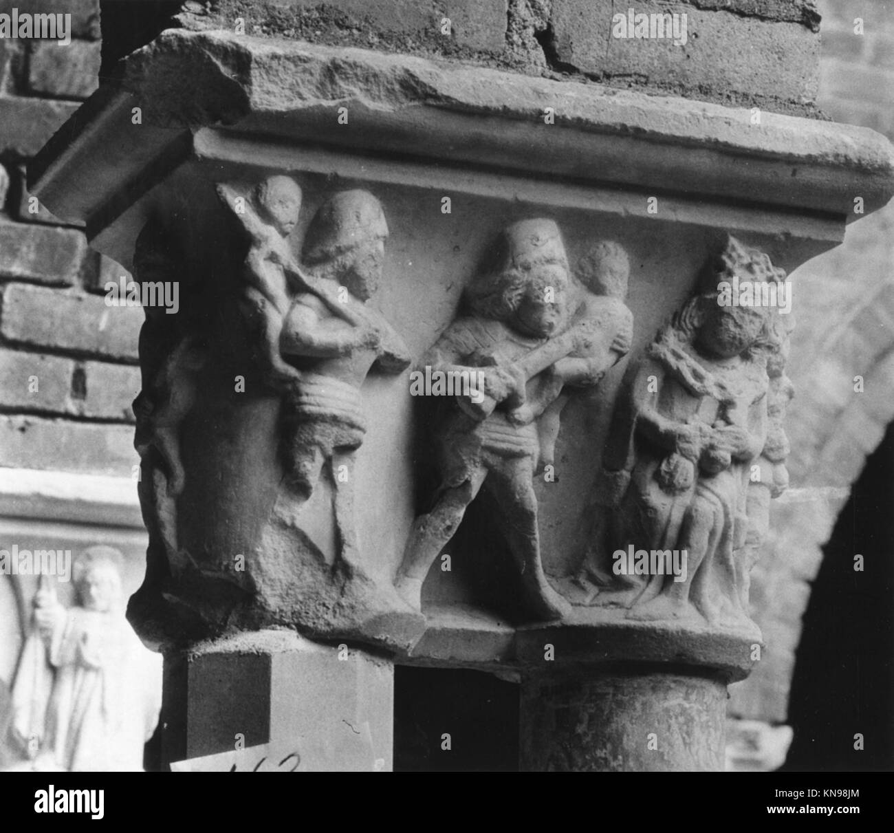 Ancient double capital part hi-res stock photography and images - Alamy