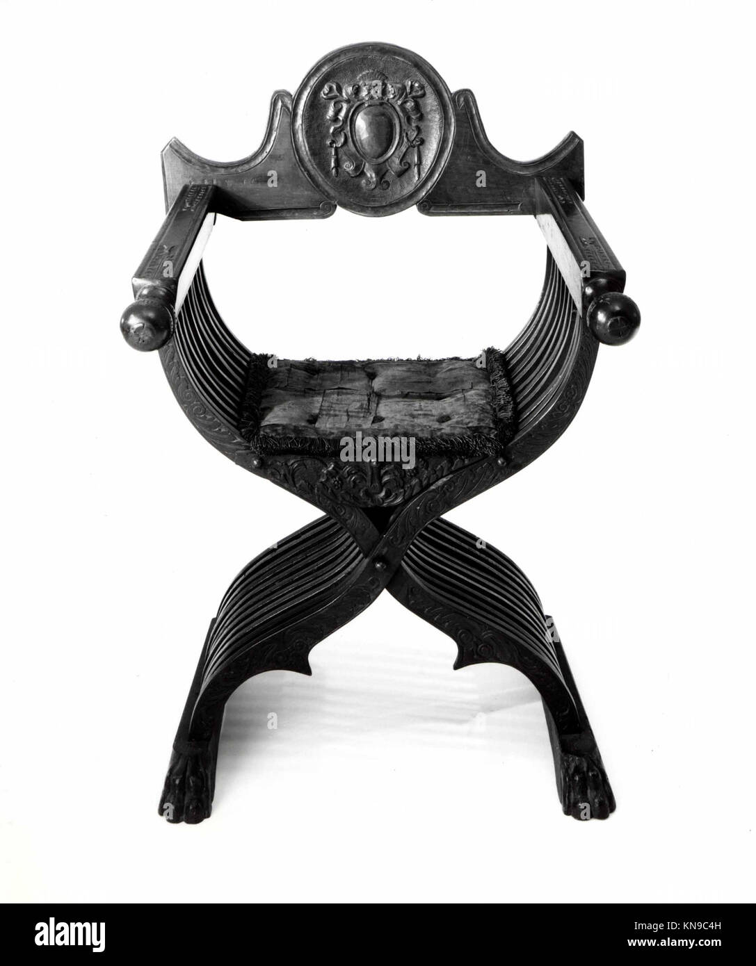 This folding armchair of sedia a Savonarola type illustrates ...