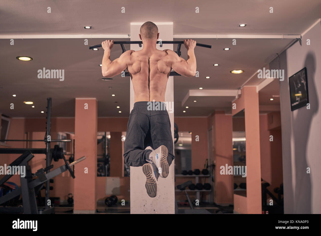 254 fotos de stock e banco de imagens de Pull Up Gym Bar - Getty Images