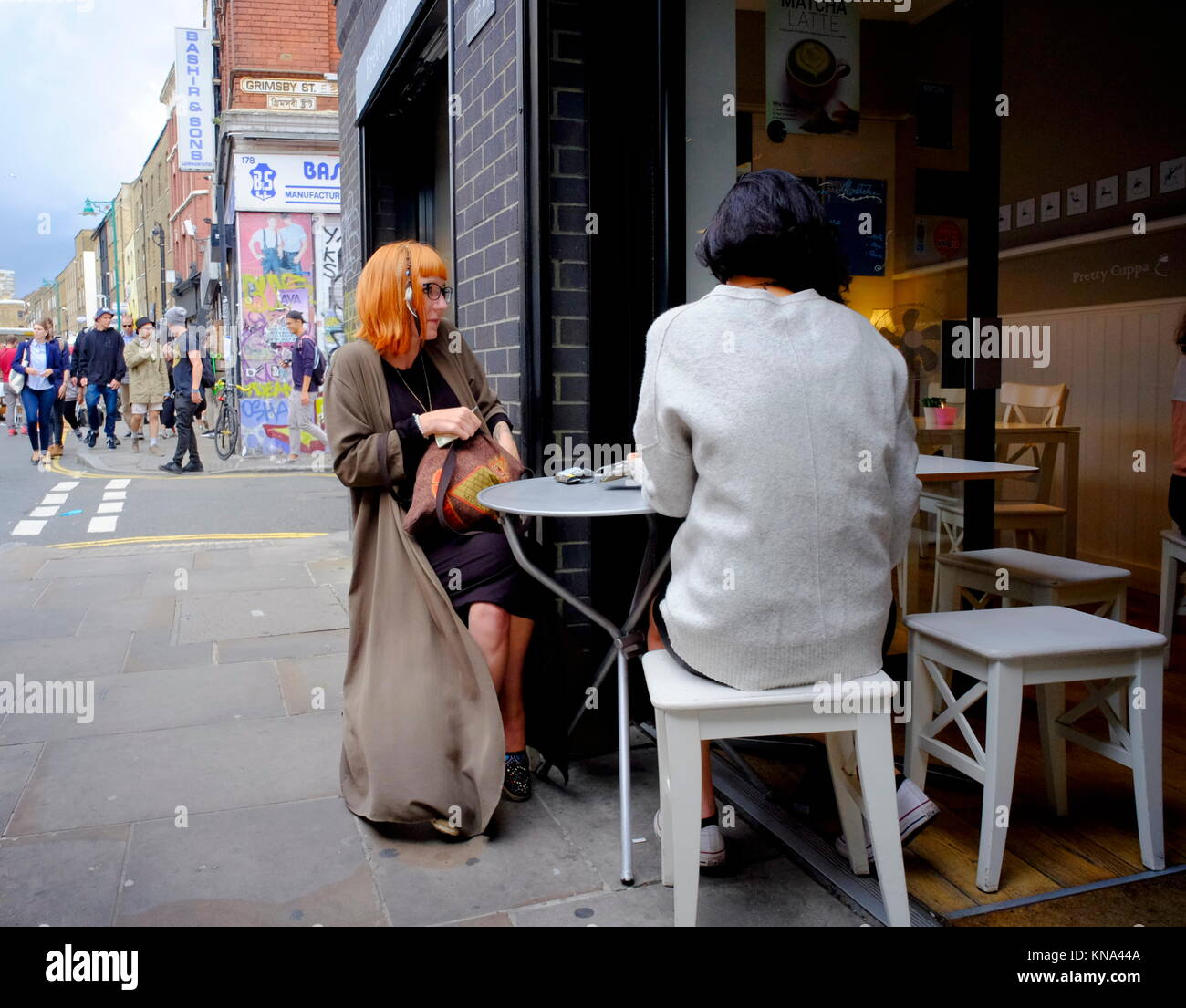 People sitting on stools hi-res stock photography and images - Alamy