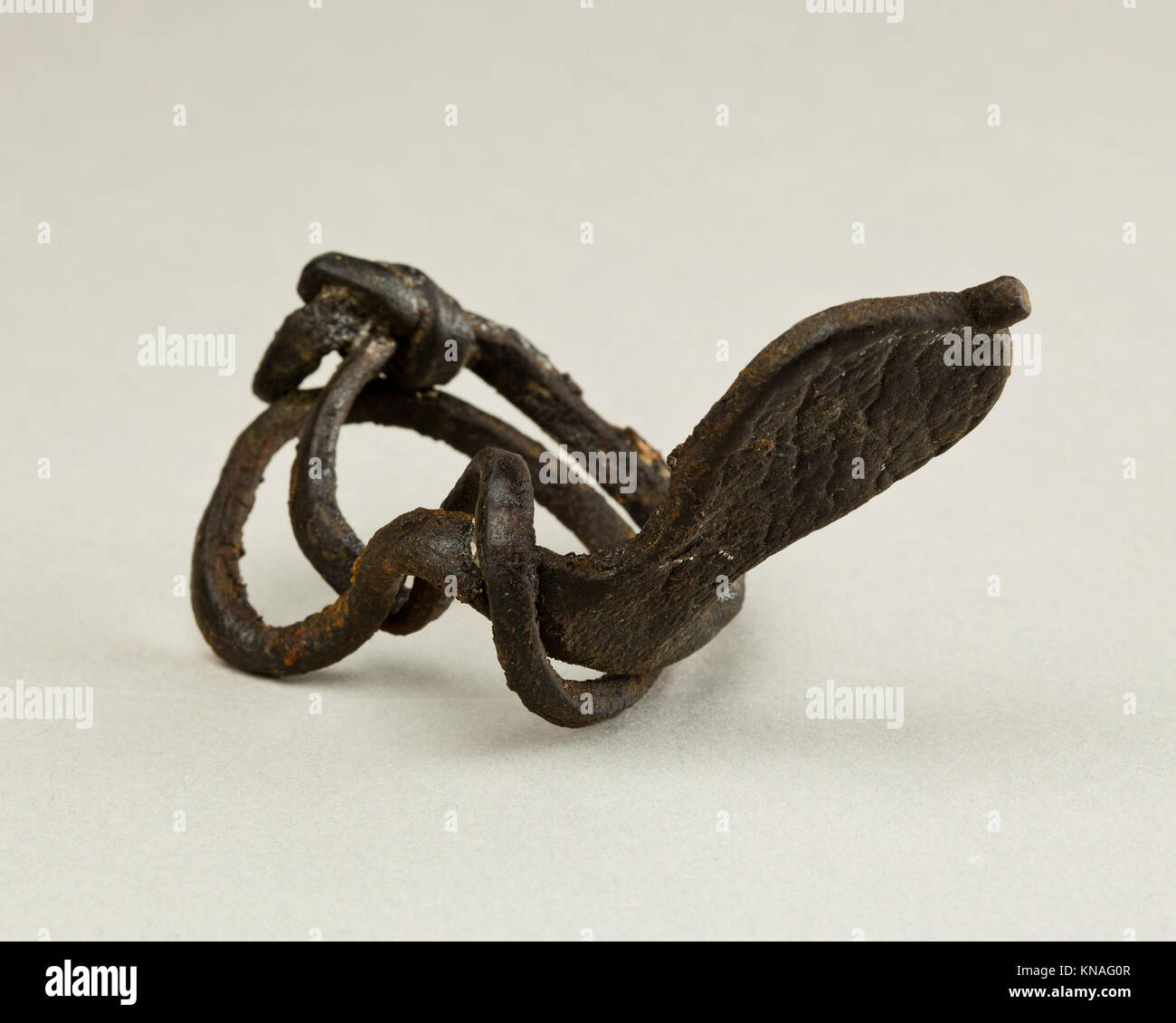 Archer's wrist guard MET 27.3.135 EGDP011743 544274 Stock Photo Alamy