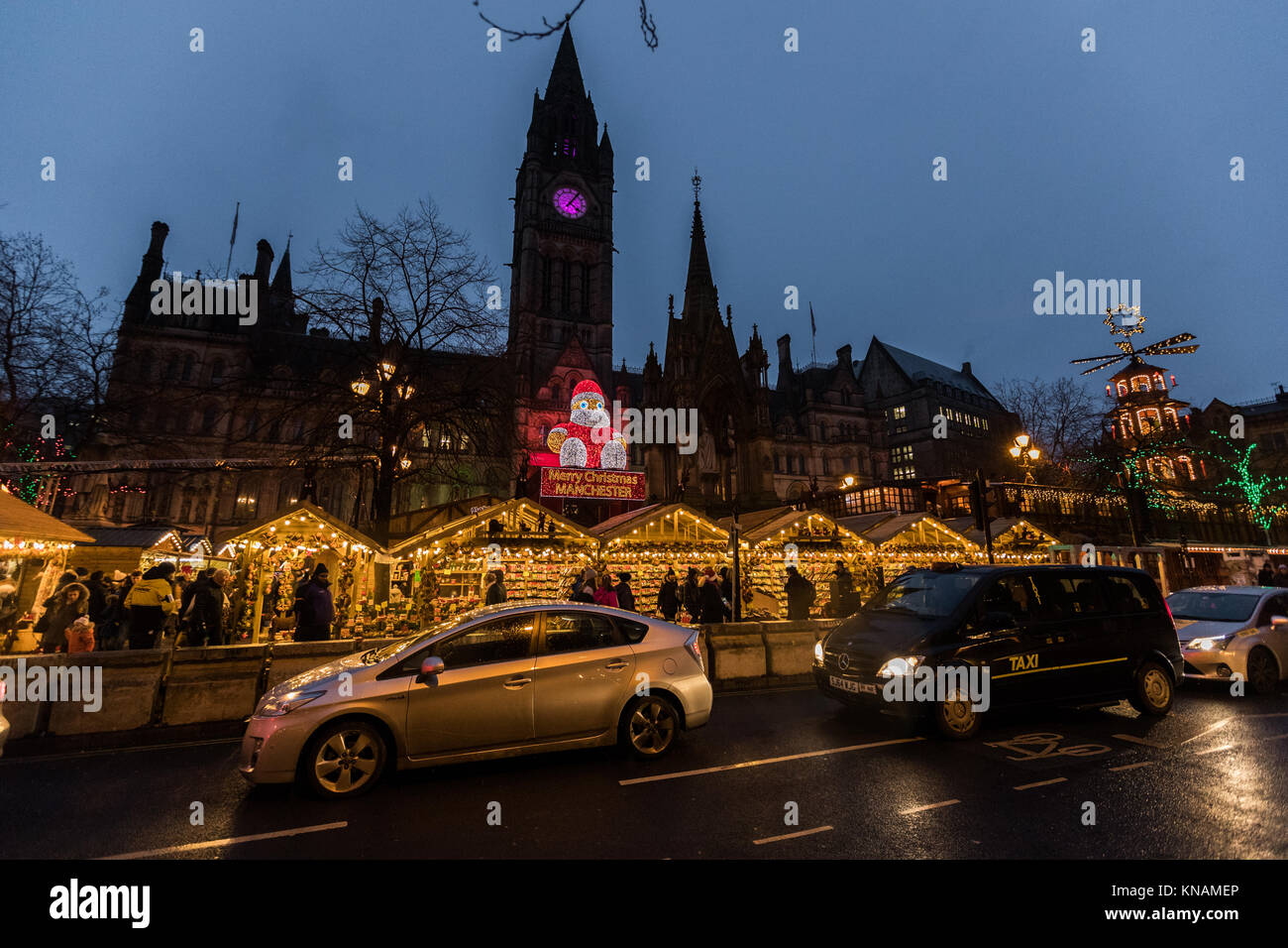 Night Time Stalls And Manchester Town Hall At Manchester Christmas Stock Photo Alamy