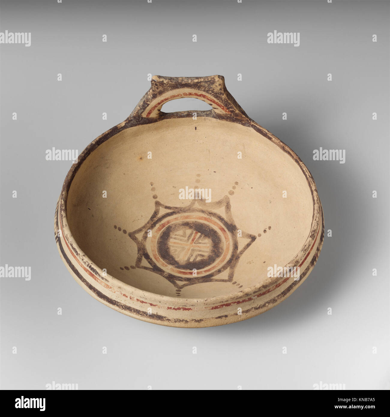 Bowl MET DP137931 255217 Italic-Native, South Italian (Daunian), Bowl, ca. 550?450 B.C., Terracotta, H. 8.51 cm. Diameter 15.49 cm.. The Metropolitan Museum of Art, New York. Rogers Fund, 1966 (66.11.7) Stock Photo