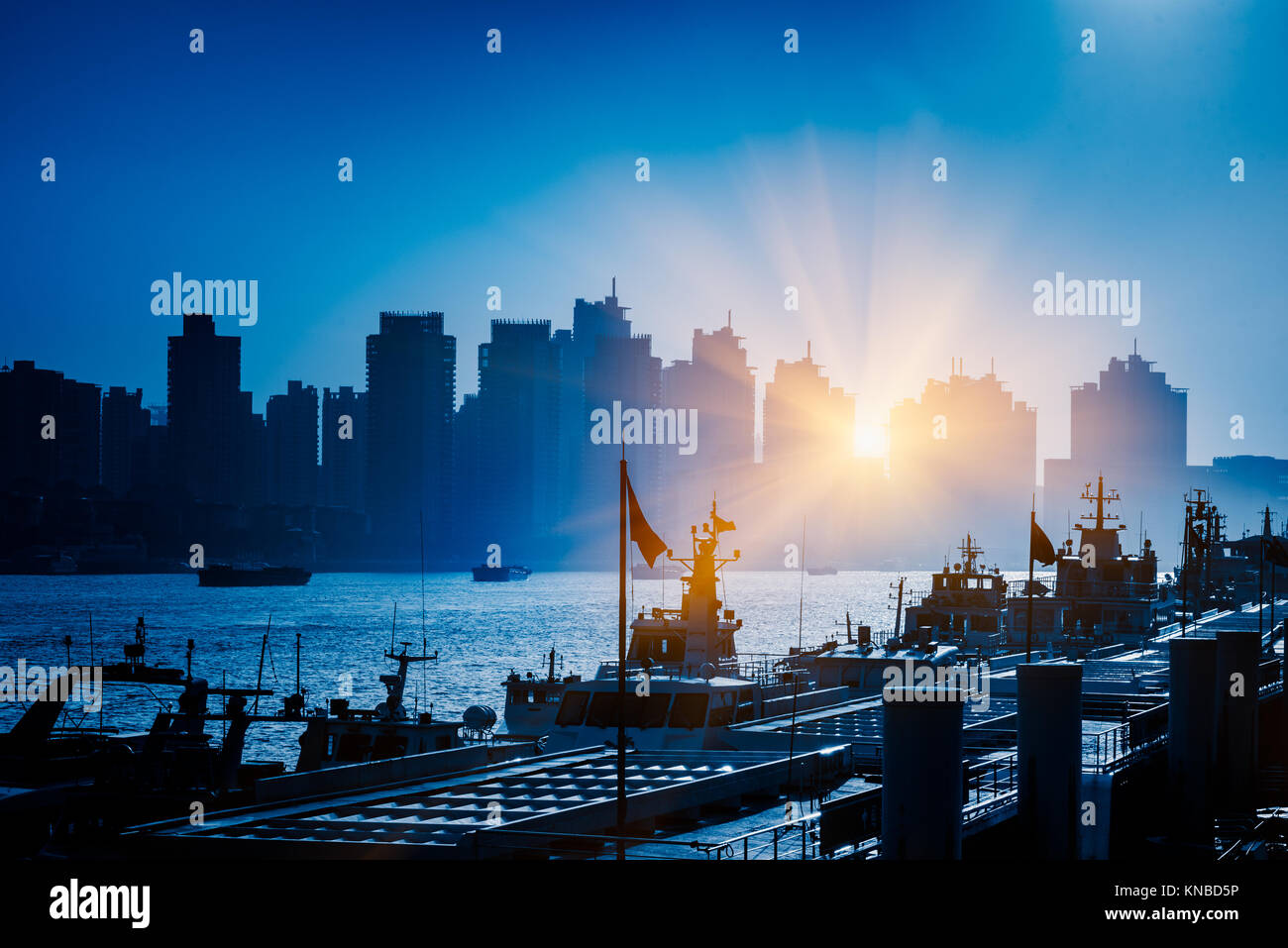 Shanghai skyline in china hi-res stock photography and images - Alamy
