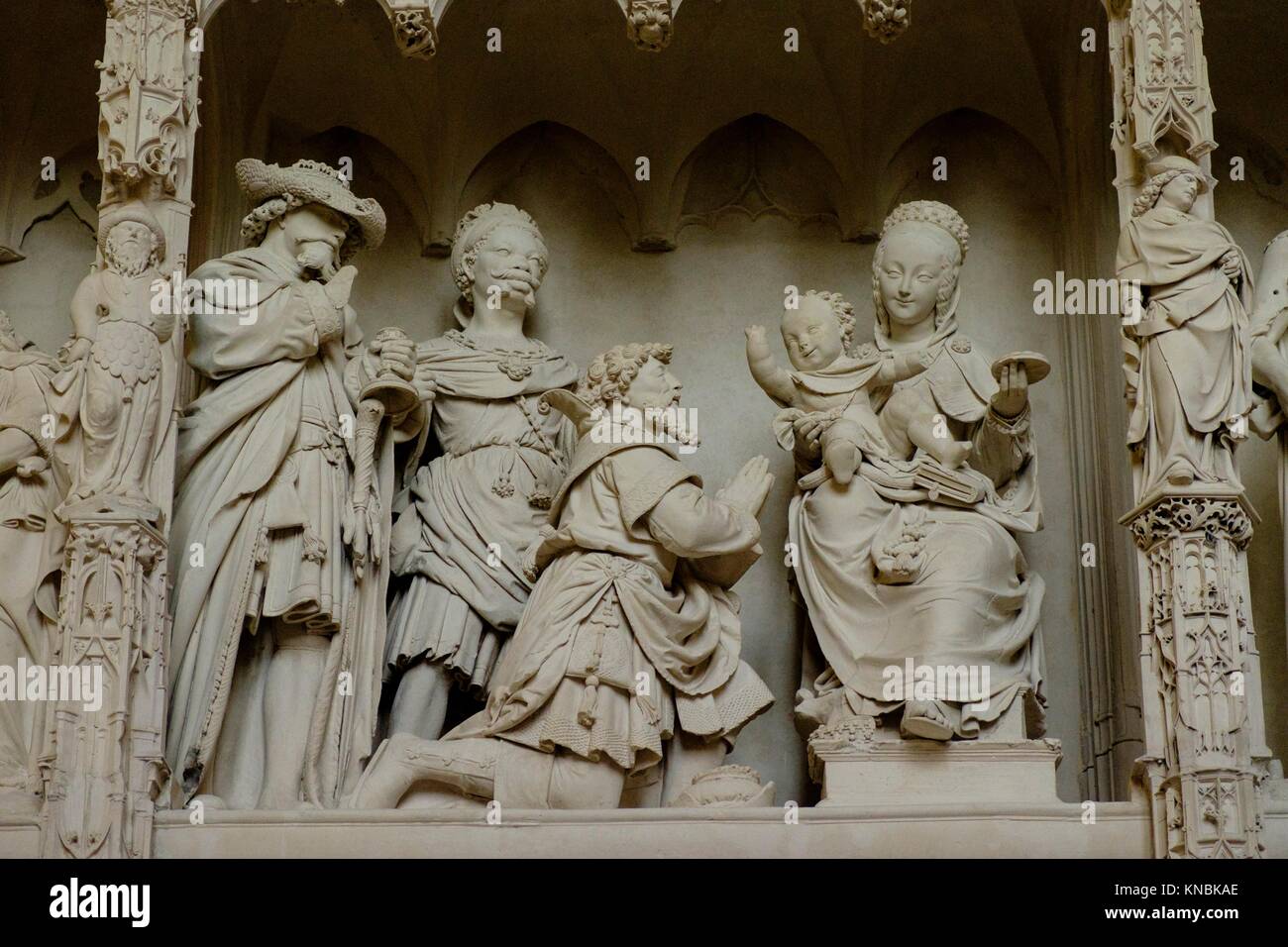 Chartres cathedral statue statues hi-res stock photography and images ...