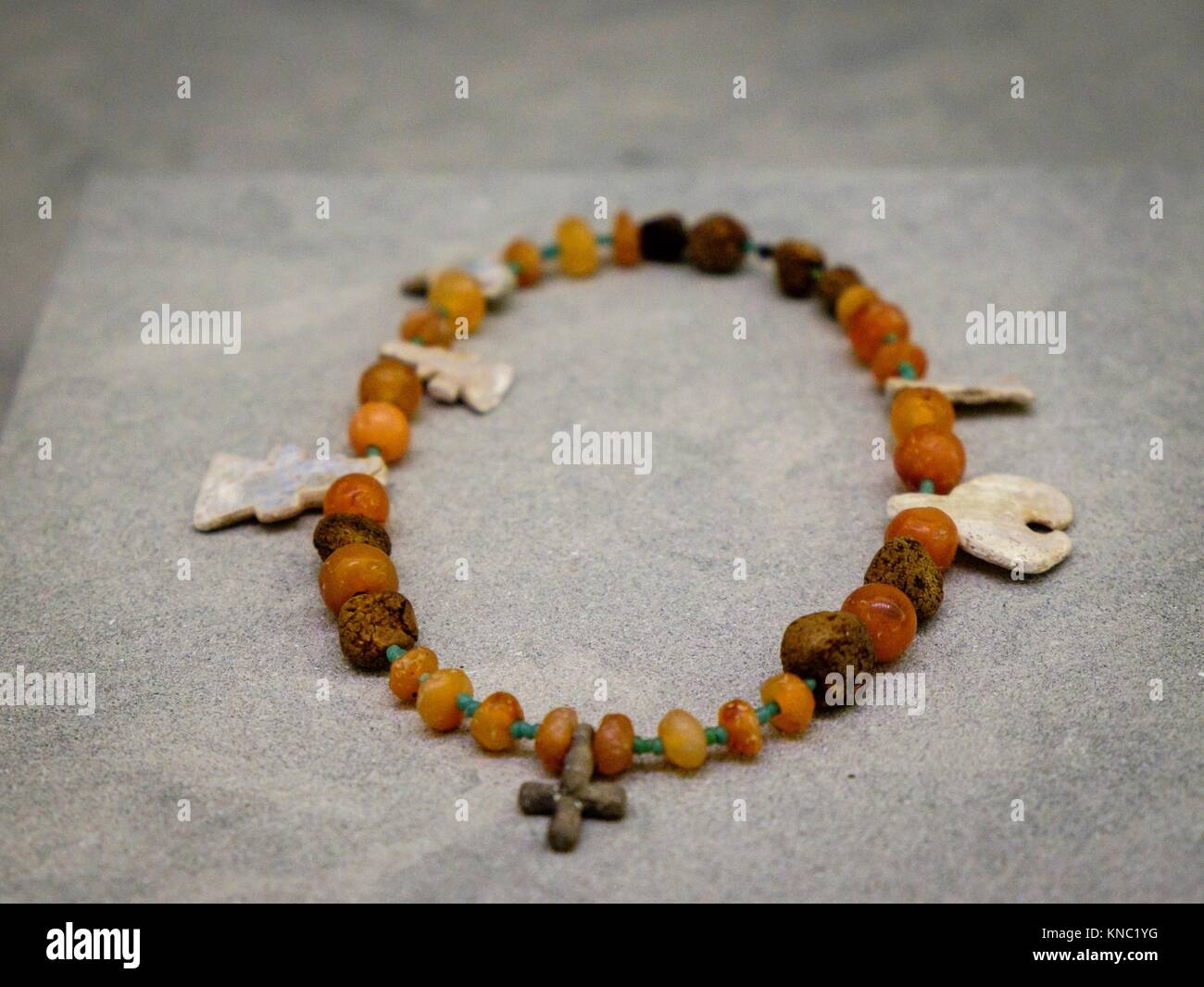 collar de cuentas de coralina ámbar y pasta vitrea, Ibiza and Formentera  Archeological Museum, Patrimonio de la Humanidad «Ibiza, biodiversidad y  Stock Photo - Alamy