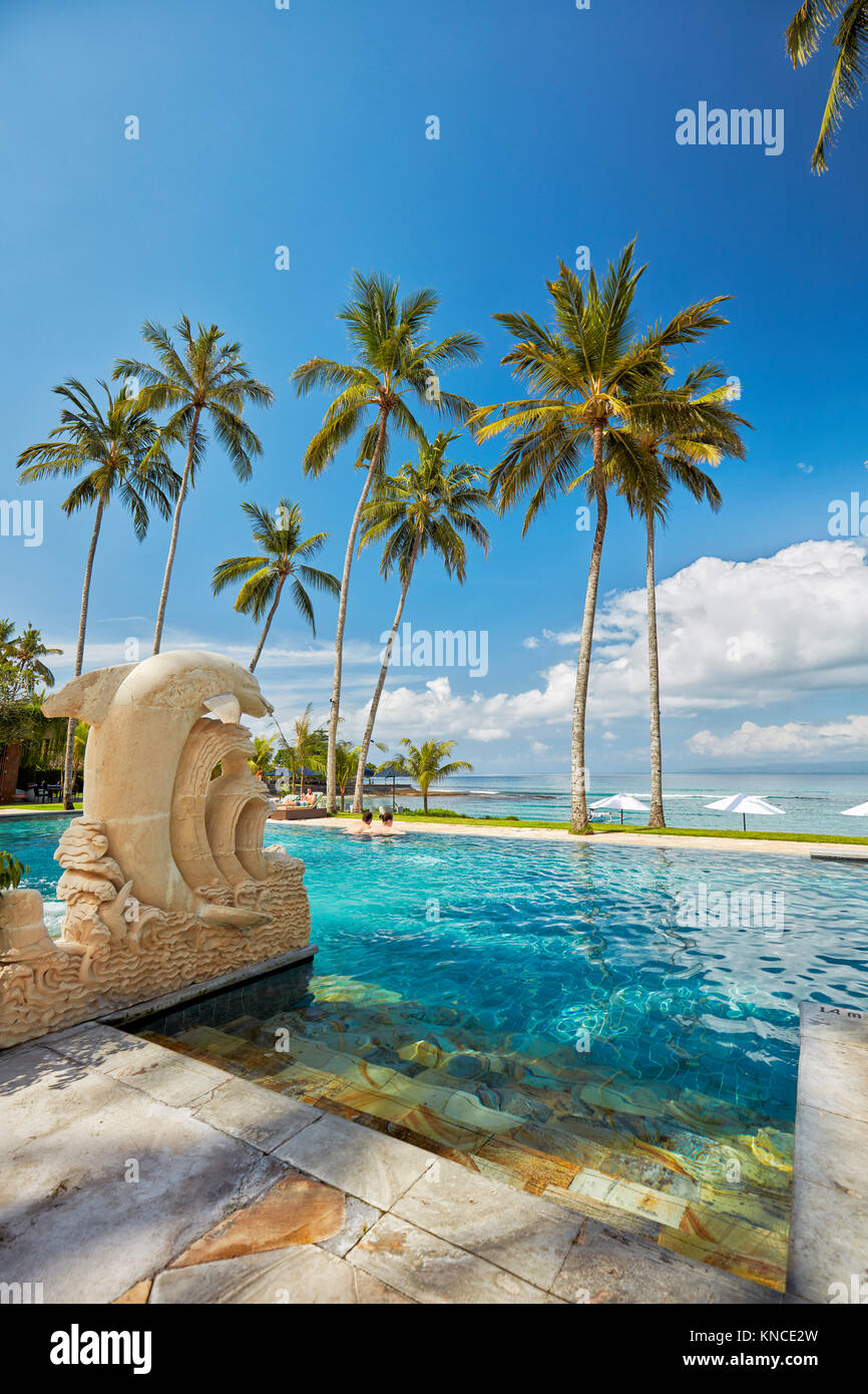 Swimming pool of Candi Beach Resort and Spa with a view towards Sengkidu Beach. Candidasa, Manggis subdistrict, Karangasem regency, Bali, Indonesia. Stock Photo