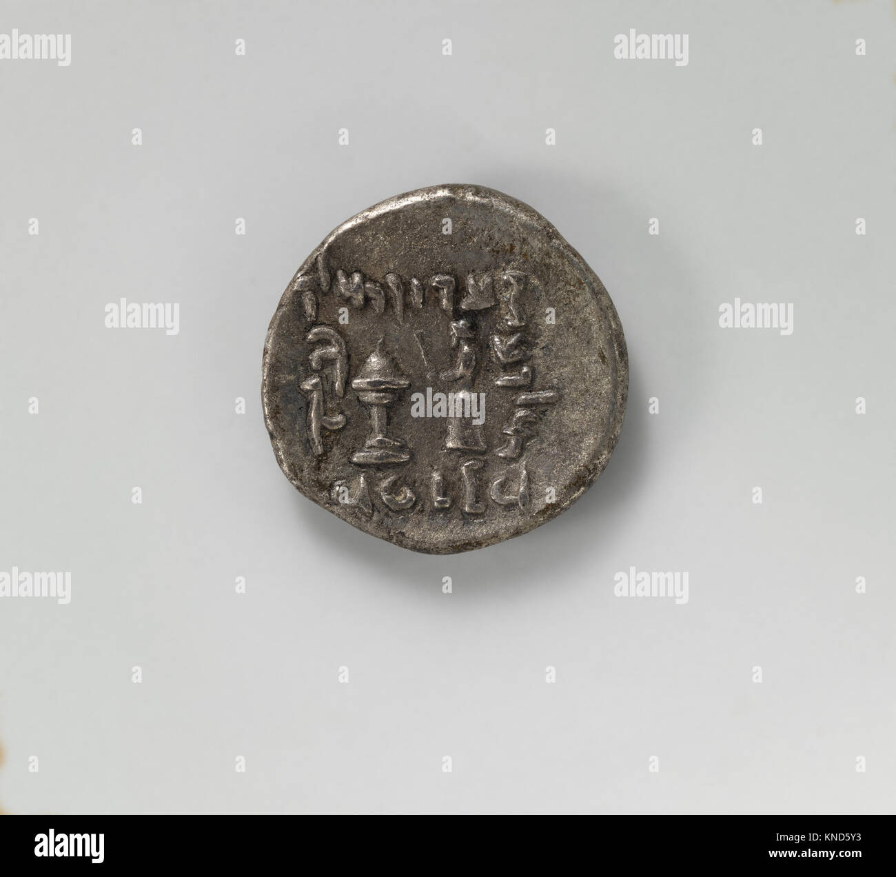 Drachm MET DP-1113-002 322349 Parthian, Drachm, ca. 1st century B.C., Silver, 0.09 in. (0.23 cm). The Metropolitan Museum of Art, New York. Bequest of Joseph H. Durkee, 1898 (99.35.2951) Stock Photo