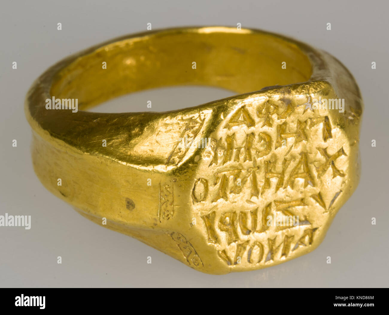 Ancient signet ring hi-res stock photography and images - Alamy