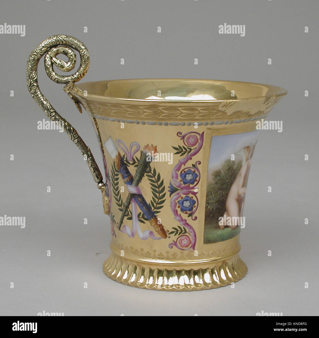 Figural porcelain hi-res stock photography and images - Alamy