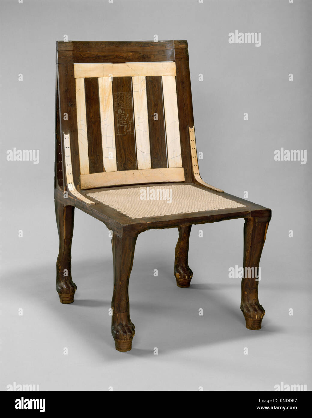 Ancient egypt chair hi-res stock photography and images - Alamy
