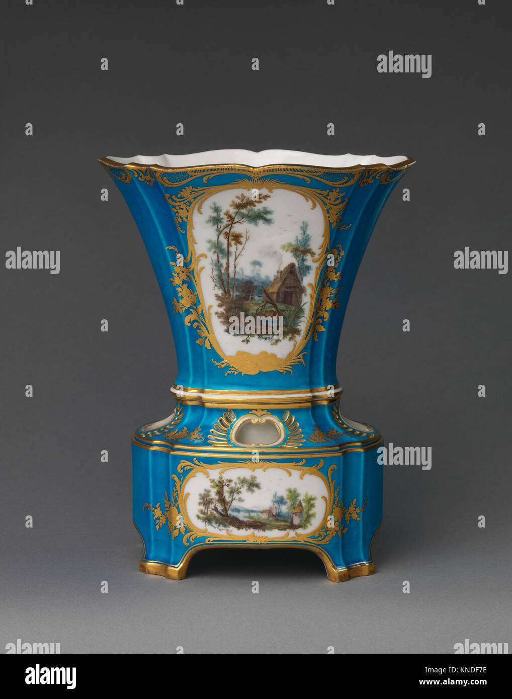 Vase nouveau vase hi-res stock photography and images - Page 6 - Alamy