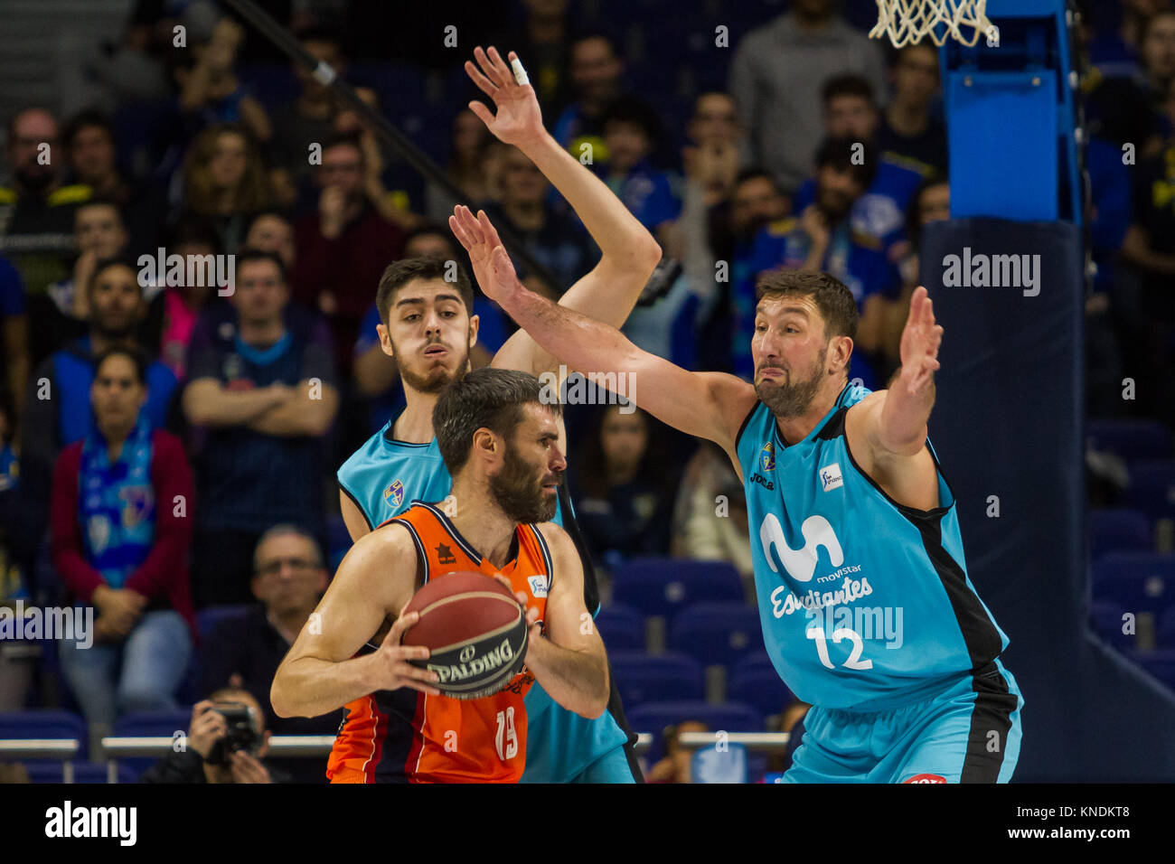 Madrid, Spain. 10th Dec, 2017. Fernando San Emeterio (orange) during
