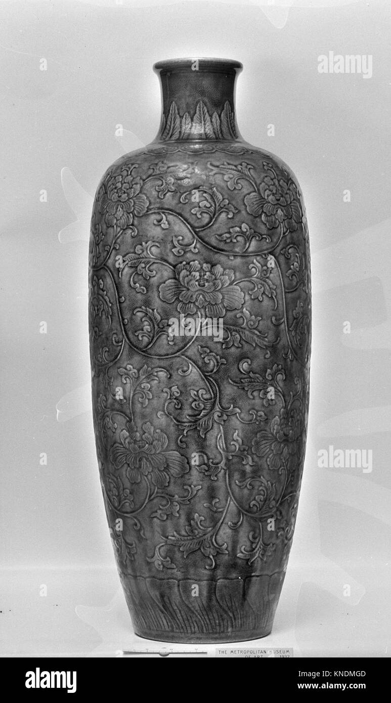 Vase. Period Qing dynasty (16441911), Qianlong period (173695