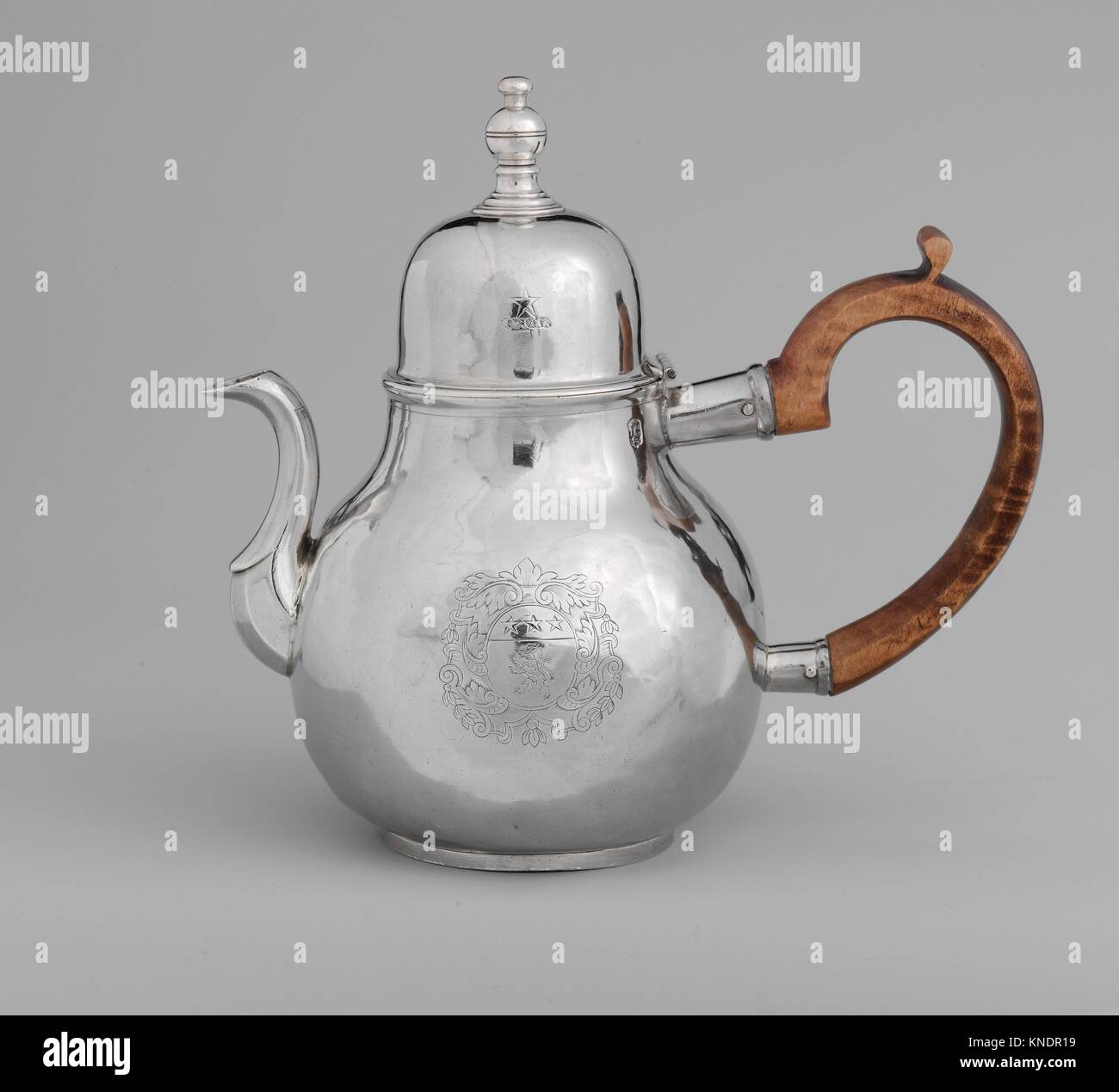 Teapot. Maker John Coney (1655/561722); Date 171022; Geography