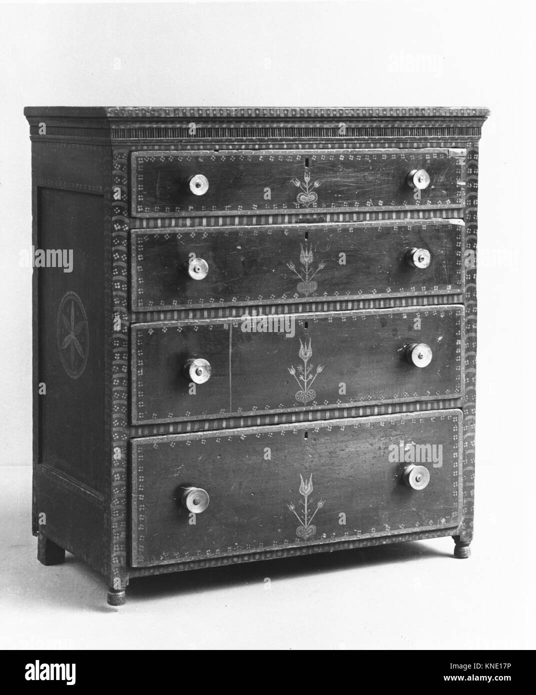 Chest of drawers 19th century hi-res stock photography and images - Alamy