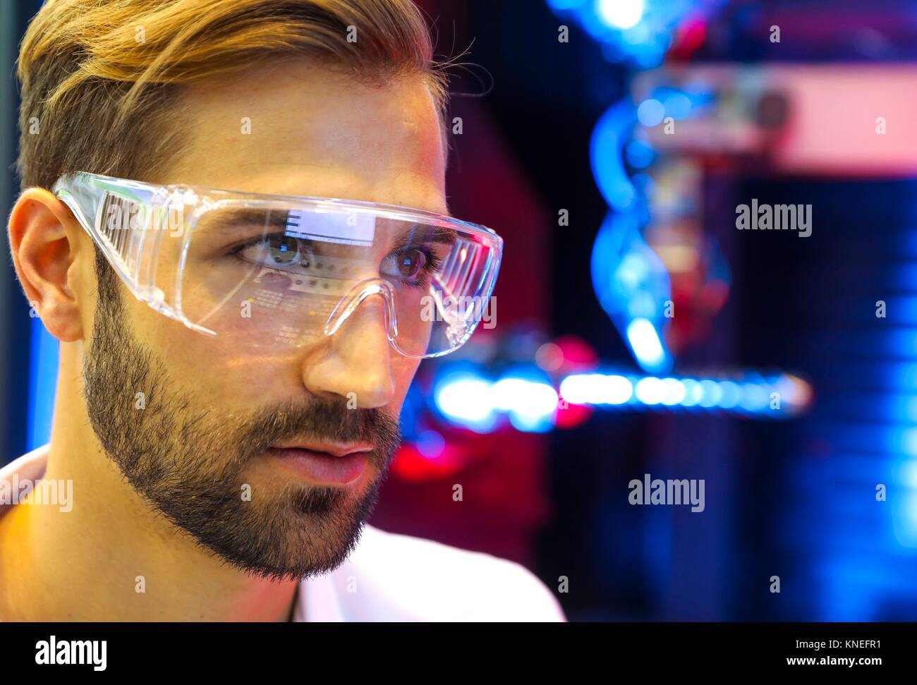 Hybrid laser machine tool for additive manufacturing. Researcher