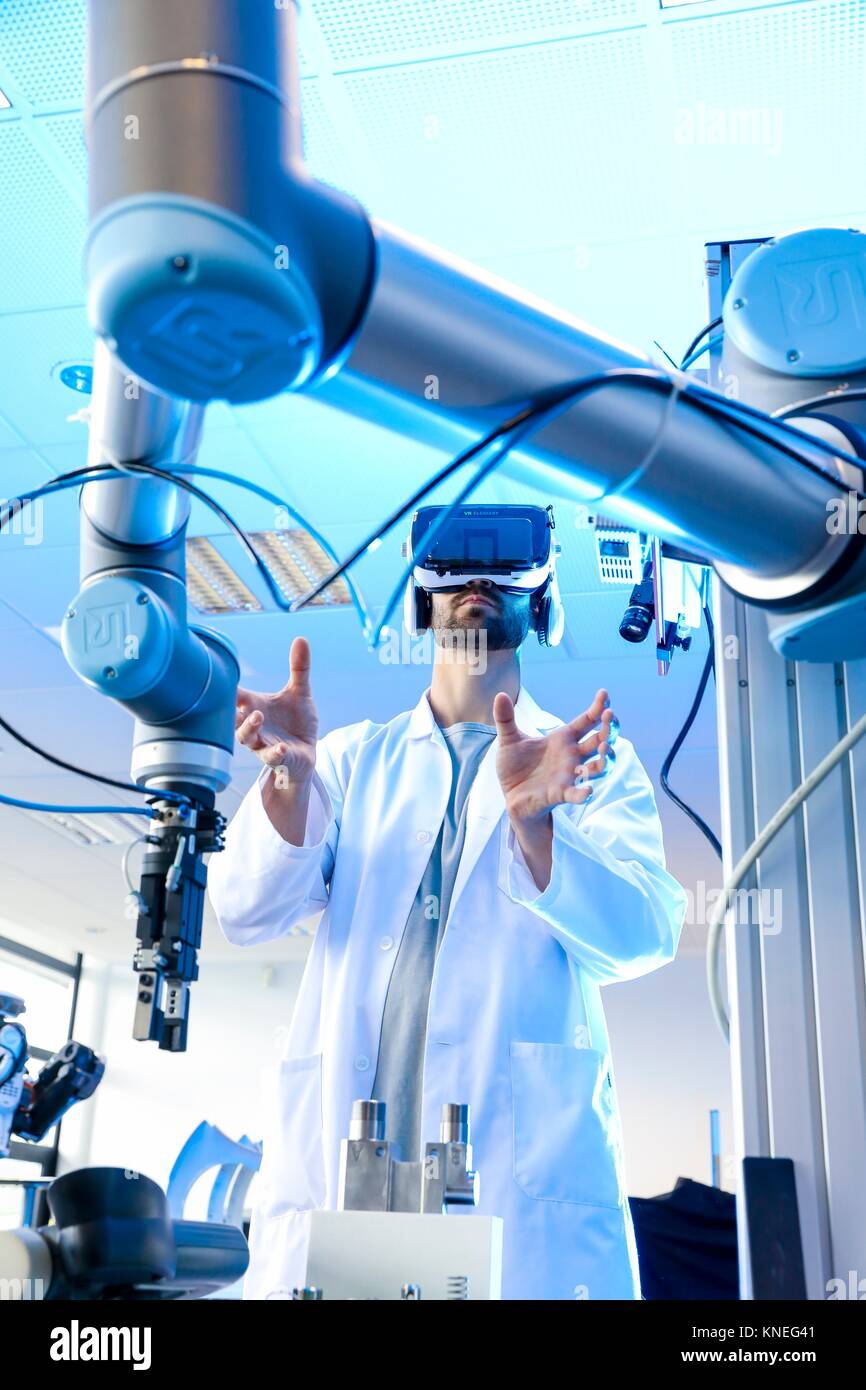 Robotic arm with artificial vision, Researcher with virtual reality