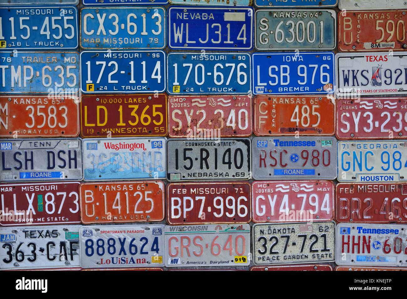 VINTAGE LOUISIANA COMMERICAL LICENSE PLATE RED WITH NO DATING RARE