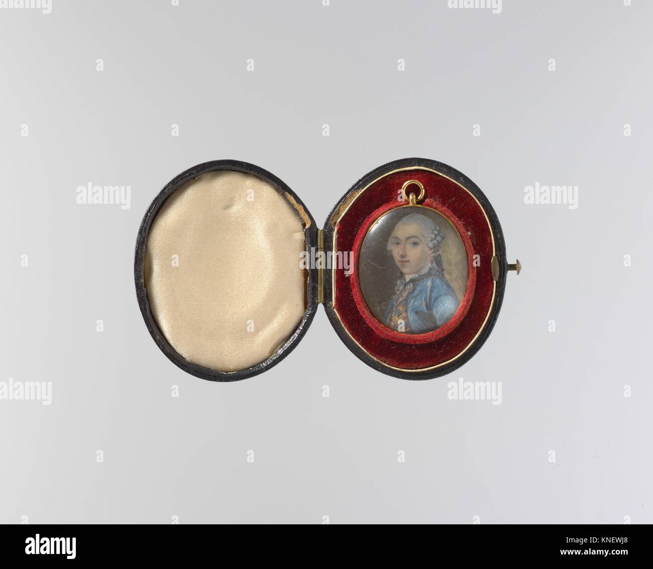 Gold locket hires stock photography and images Alamy
