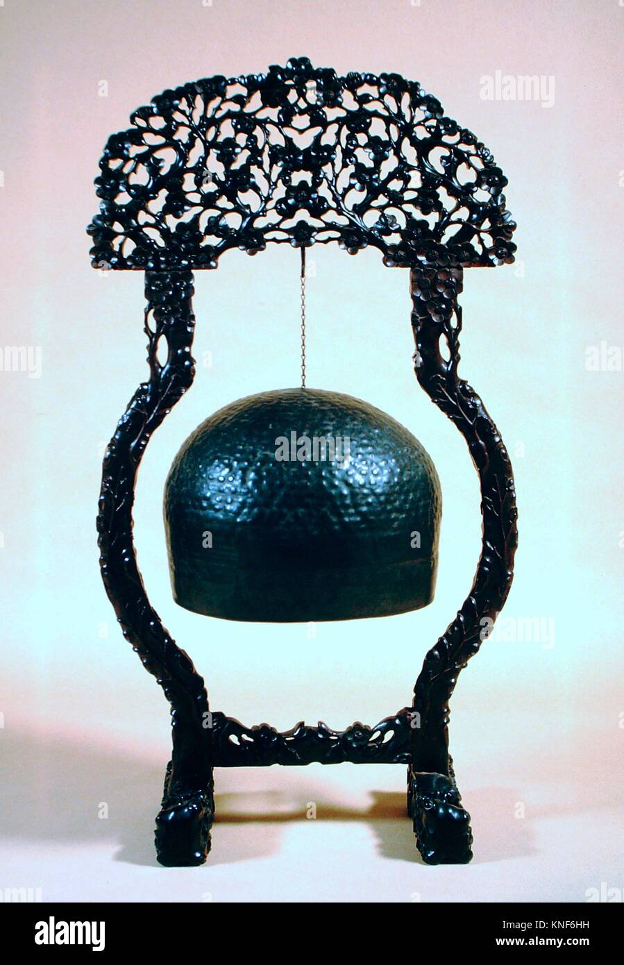 Kin. Date: late 19th century; Geography: Japan; Culture: Japanese; Medium: Metal, rosewood; Dimensions: Stand: H. 116.8 cm (46 in.) Bell: H. 33 cm x Stock Photo