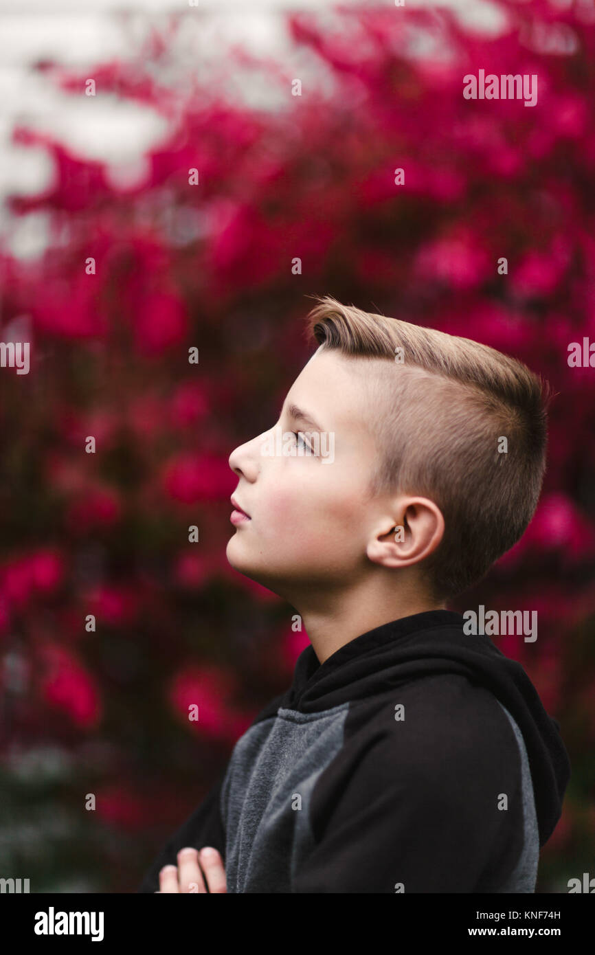 Boy side profile hi-res stock photography and images - Alamy