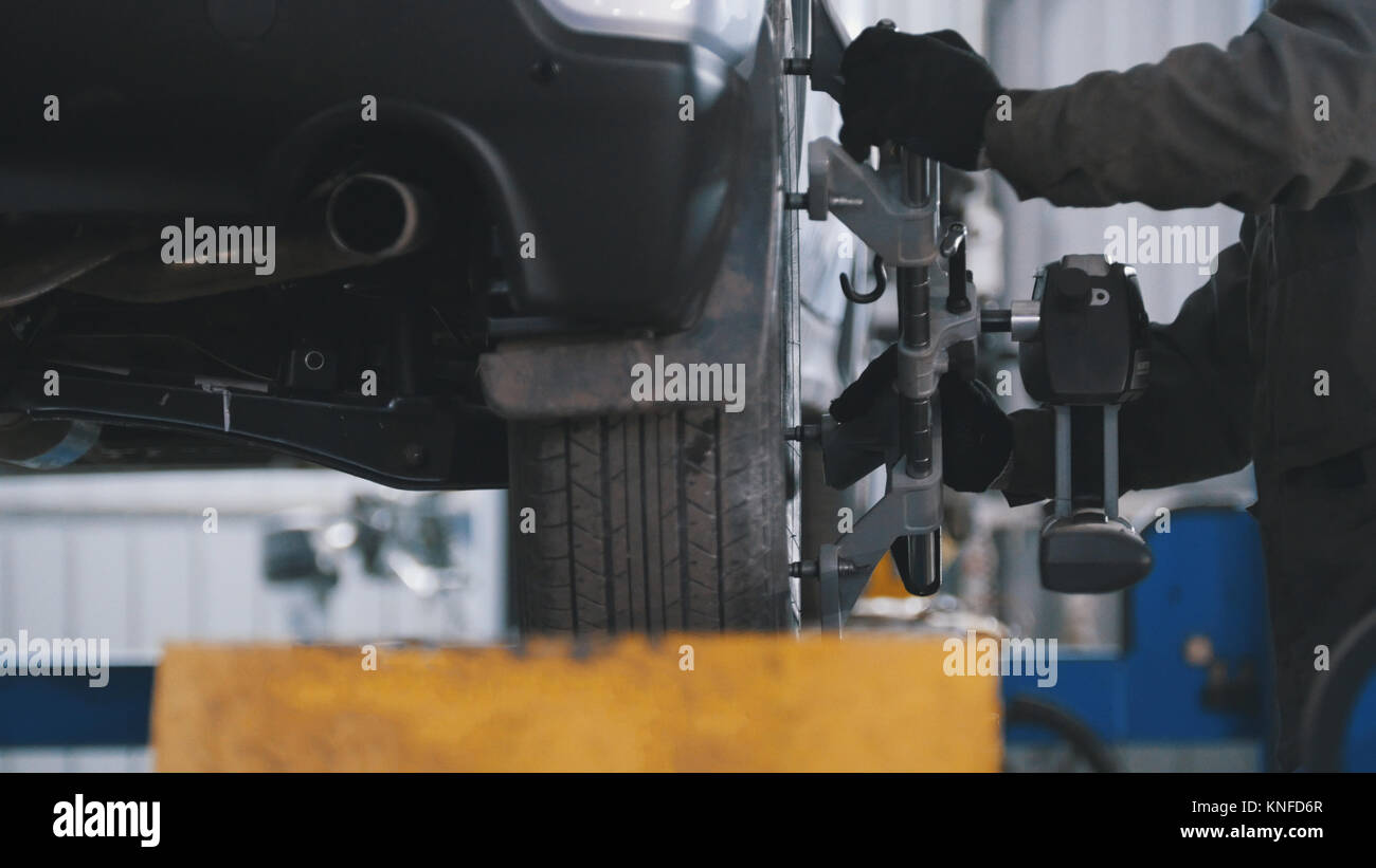 Cars lifting in maintenance hi-res stock photography and images - Alamy