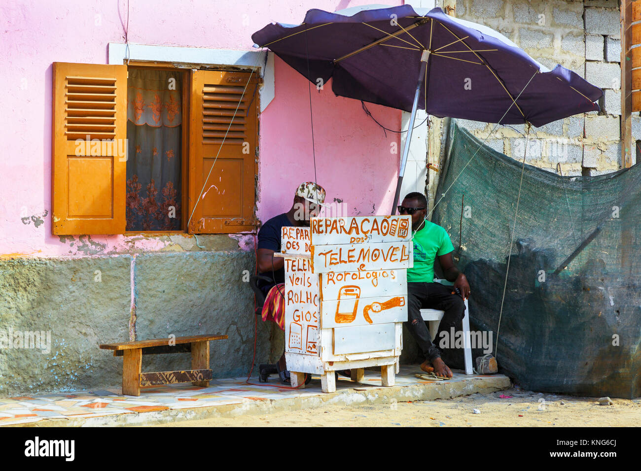 Mobile phone repair africa hires stock photography and images Alamy