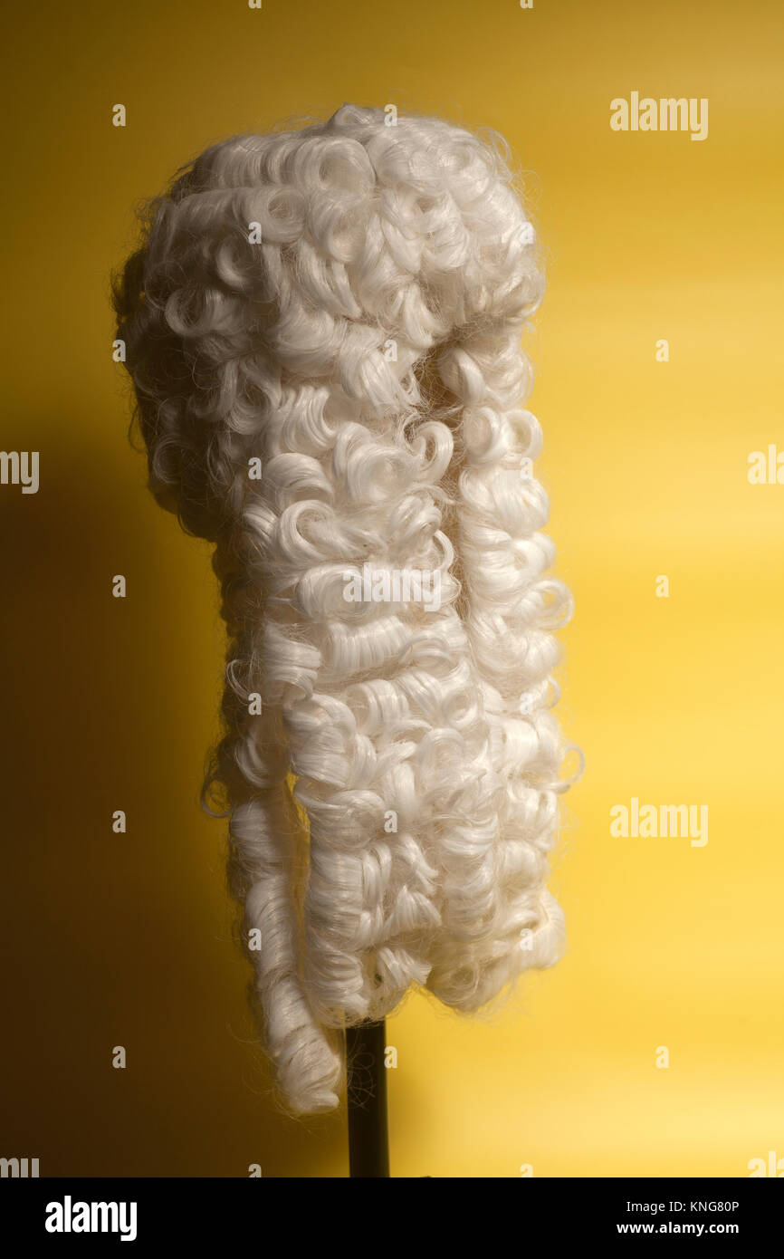 Judge wearing white wig hi-res stock photography and images - Alamy