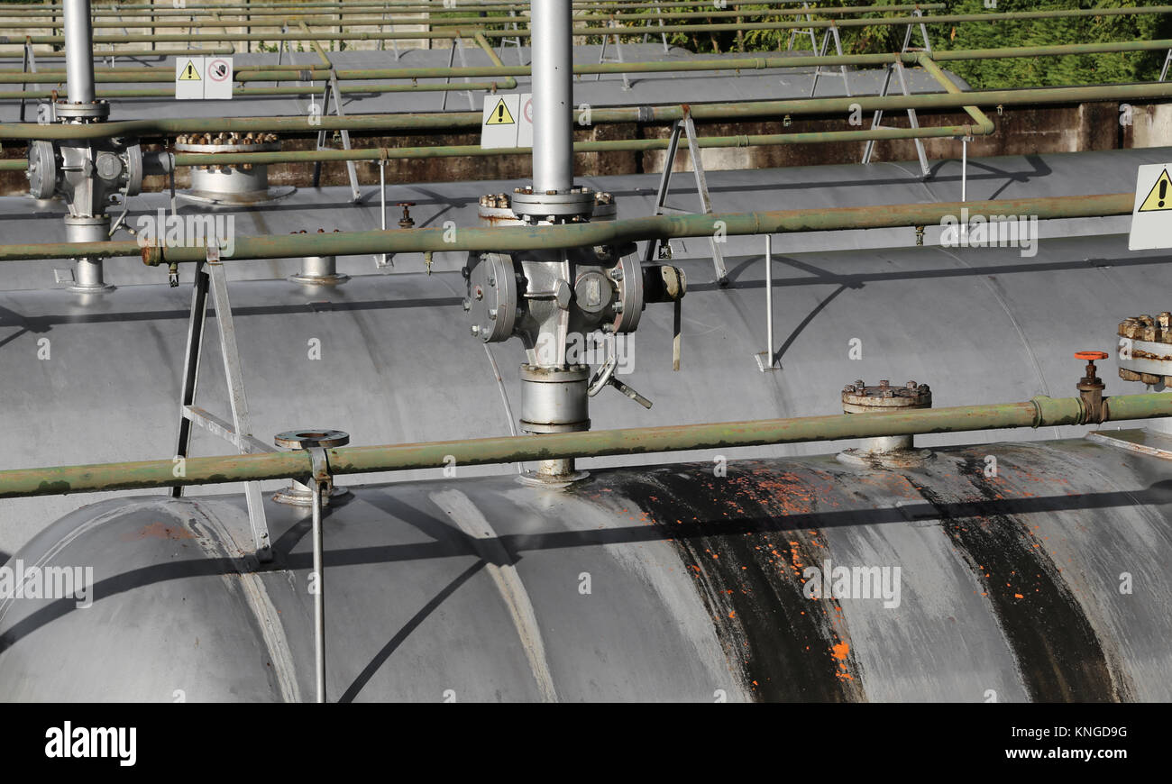 safety and vent valves over pressure canisters for gas storage in
