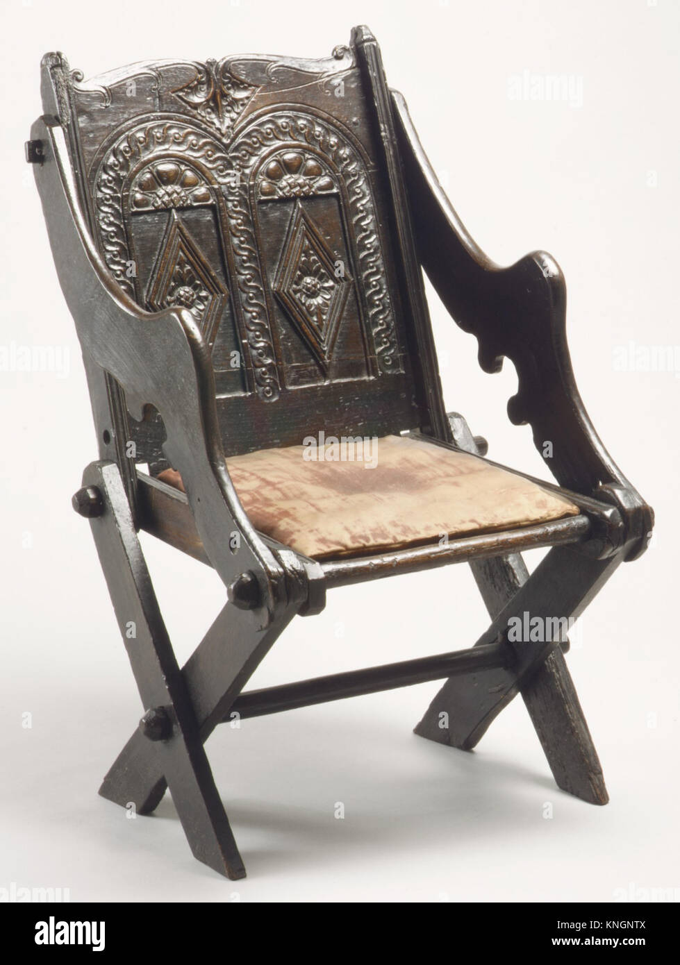 Folding chair history hires stock photography and images Alamy