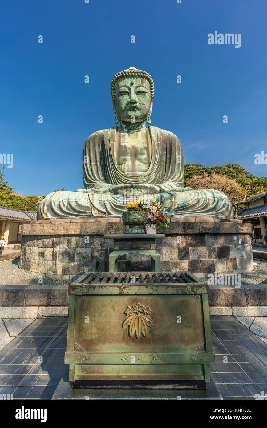 Kotokuin Buddhist temple, Monumental outdoor bronze statue of of Amida