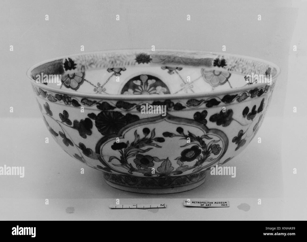 Bowl. Period Edo period (16151868); Date 1750; Culture Japan; Medium Porcelain decorated