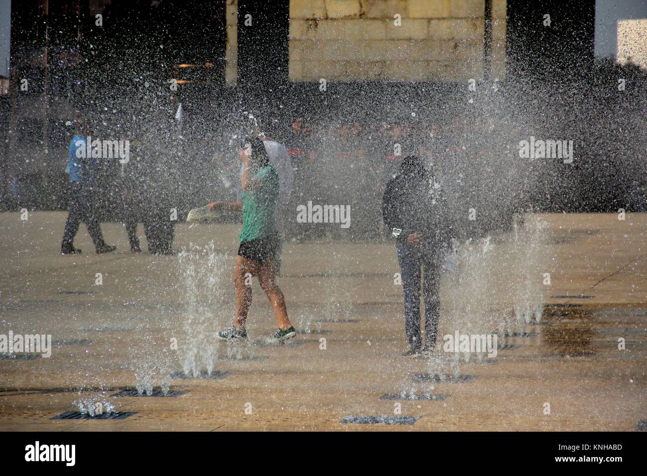 Young people bathing in the fountain in Mexico city Stock Photo Alamy