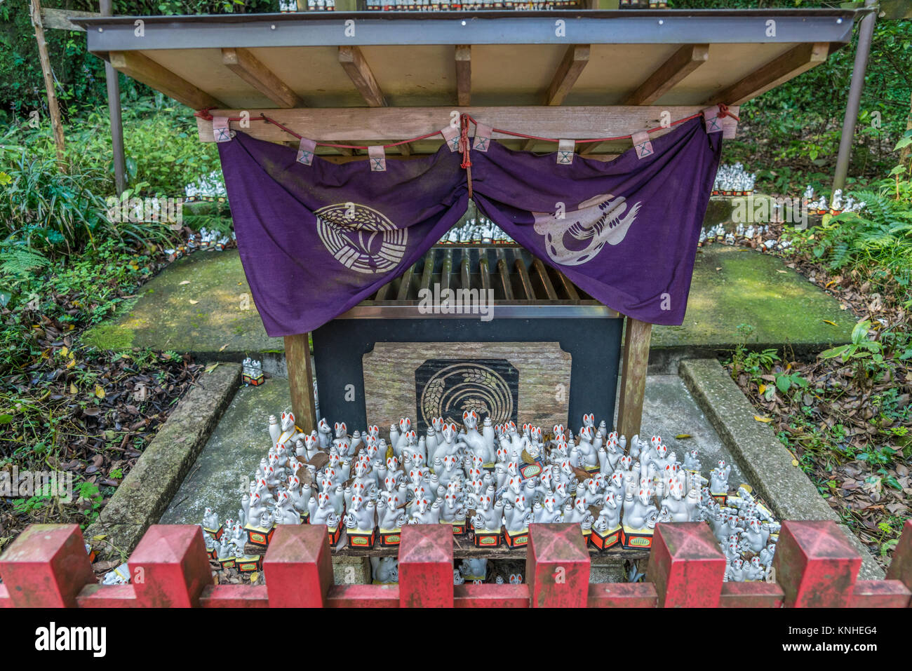 Sasuke Inari jinja. Small Inari statues at upper shrine. founded by